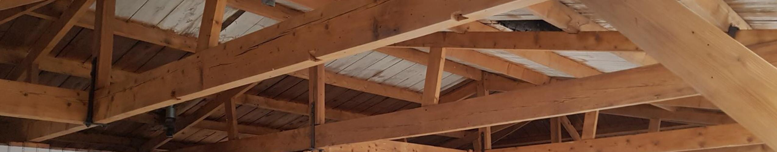 Kapspanten van een huis zelf zandstralen? Geen probleem met Zelfzandstralen.nl!